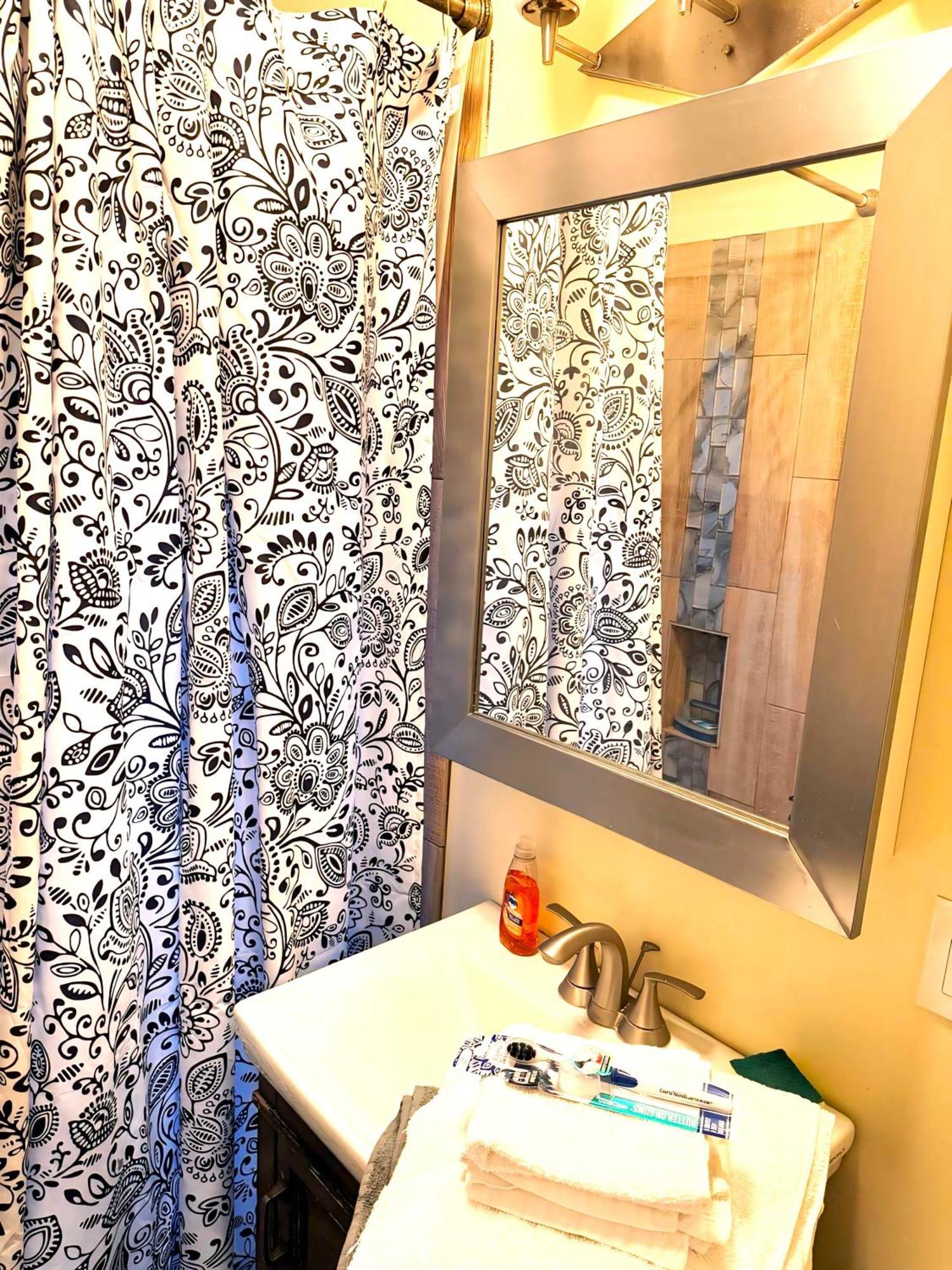 Fully Equipped Cozy 4/5 Br Apartment Чикаго Екстериор снимка