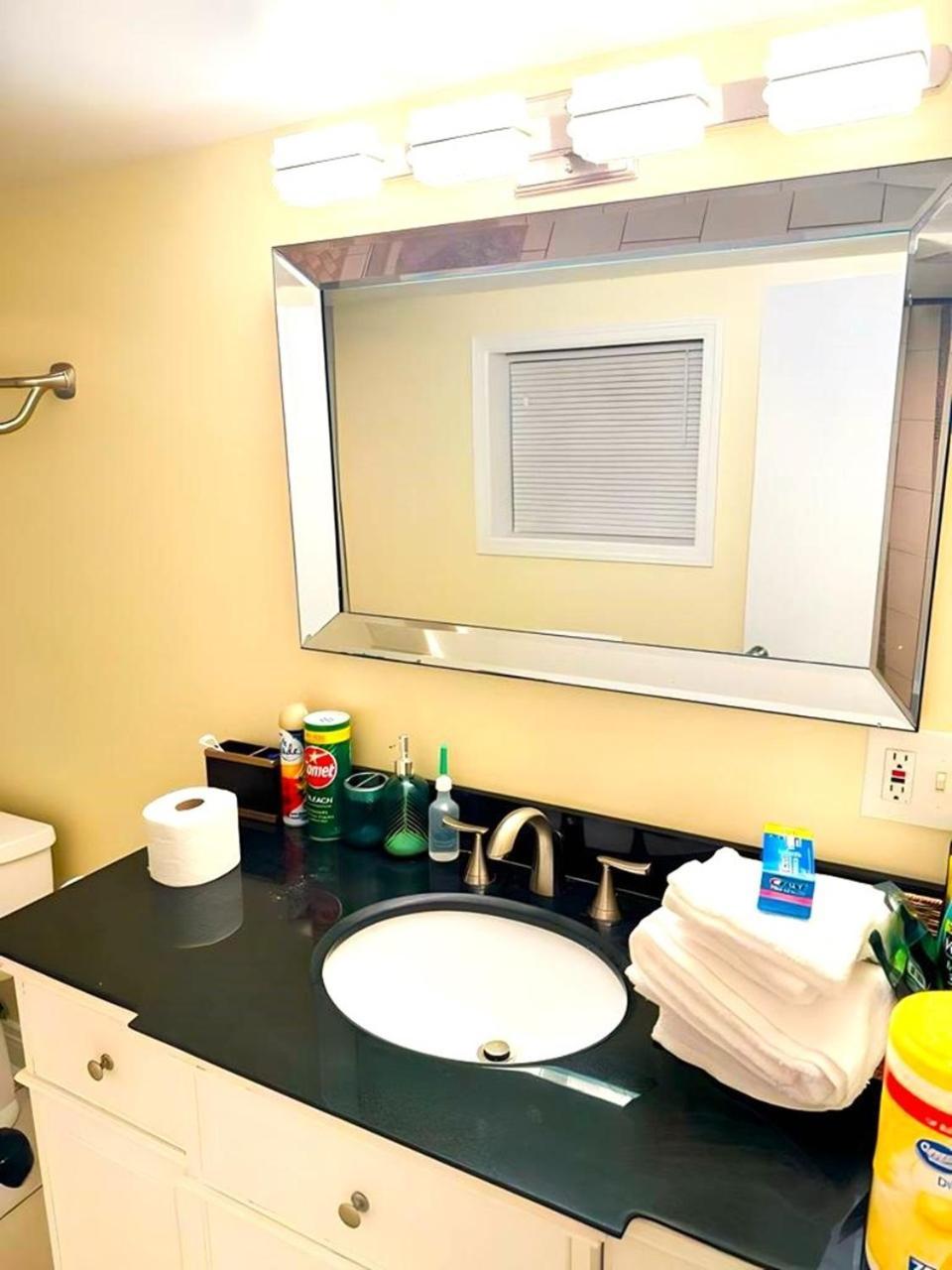 Fully Equipped Cozy 4/5 Br Apartment Чикаго Екстериор снимка