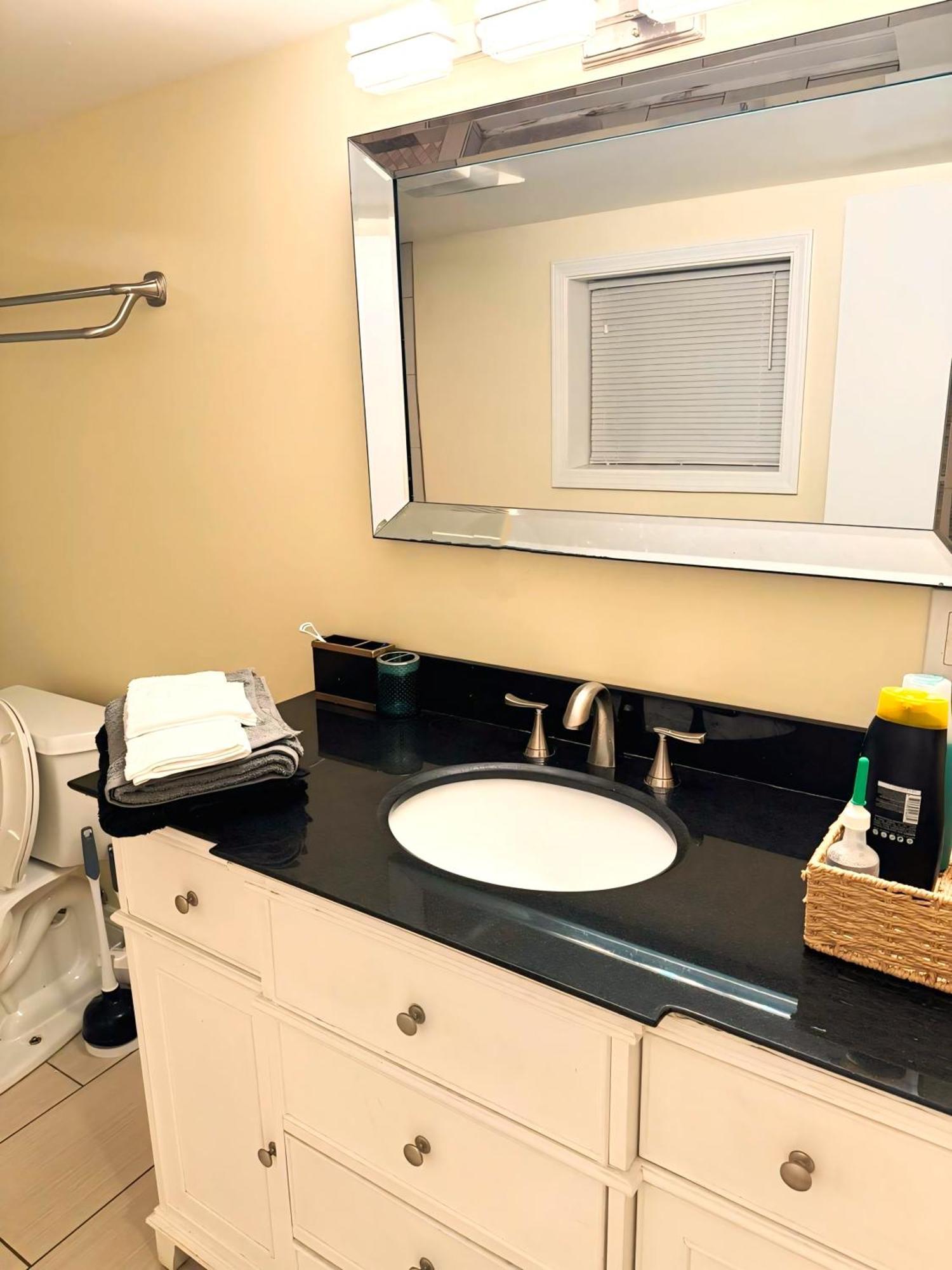 Fully Equipped Cozy 4/5 Br Apartment Чикаго Екстериор снимка
