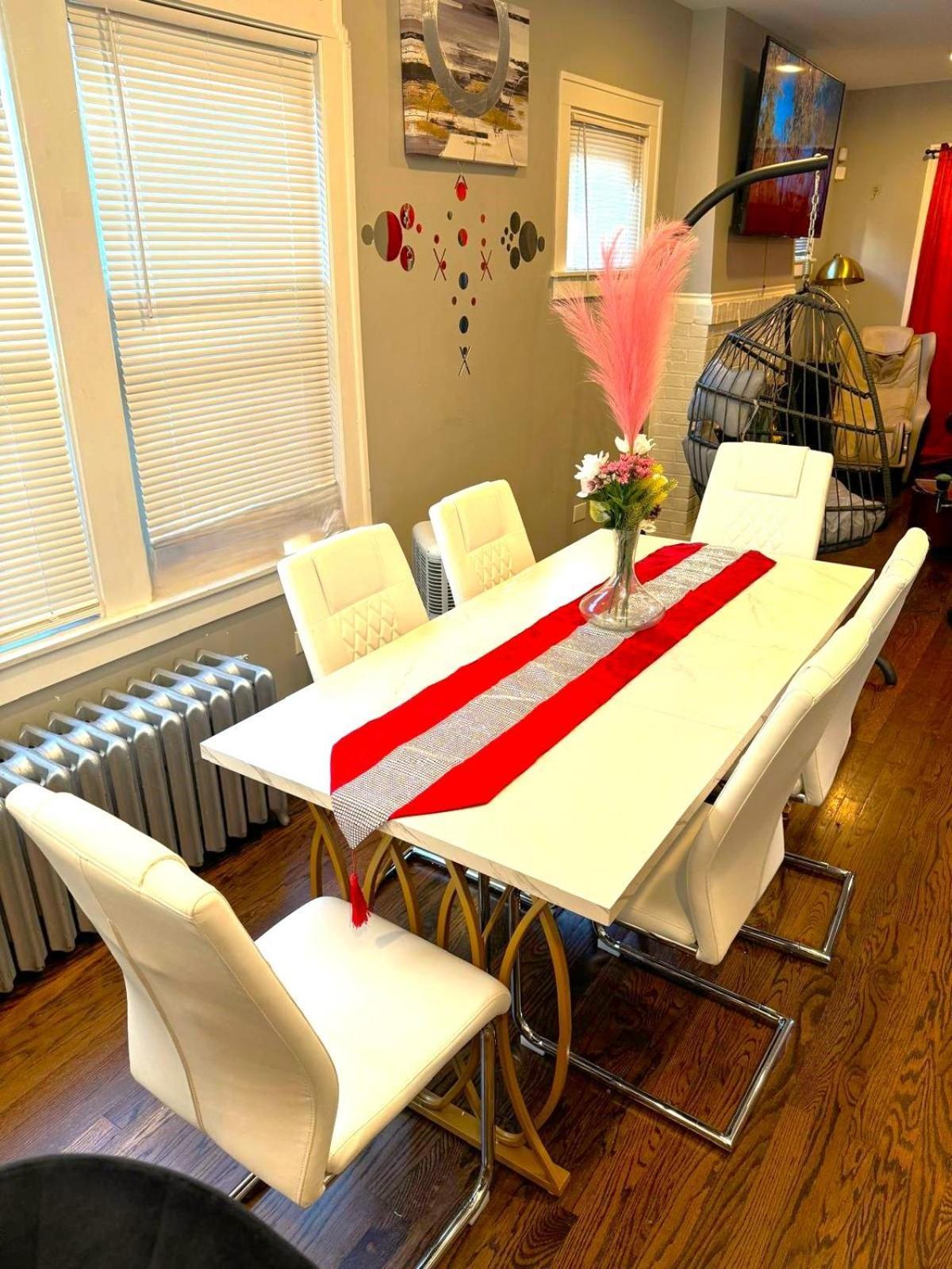 Fully Equipped Cozy 4/5 Br Apartment Чикаго Екстериор снимка