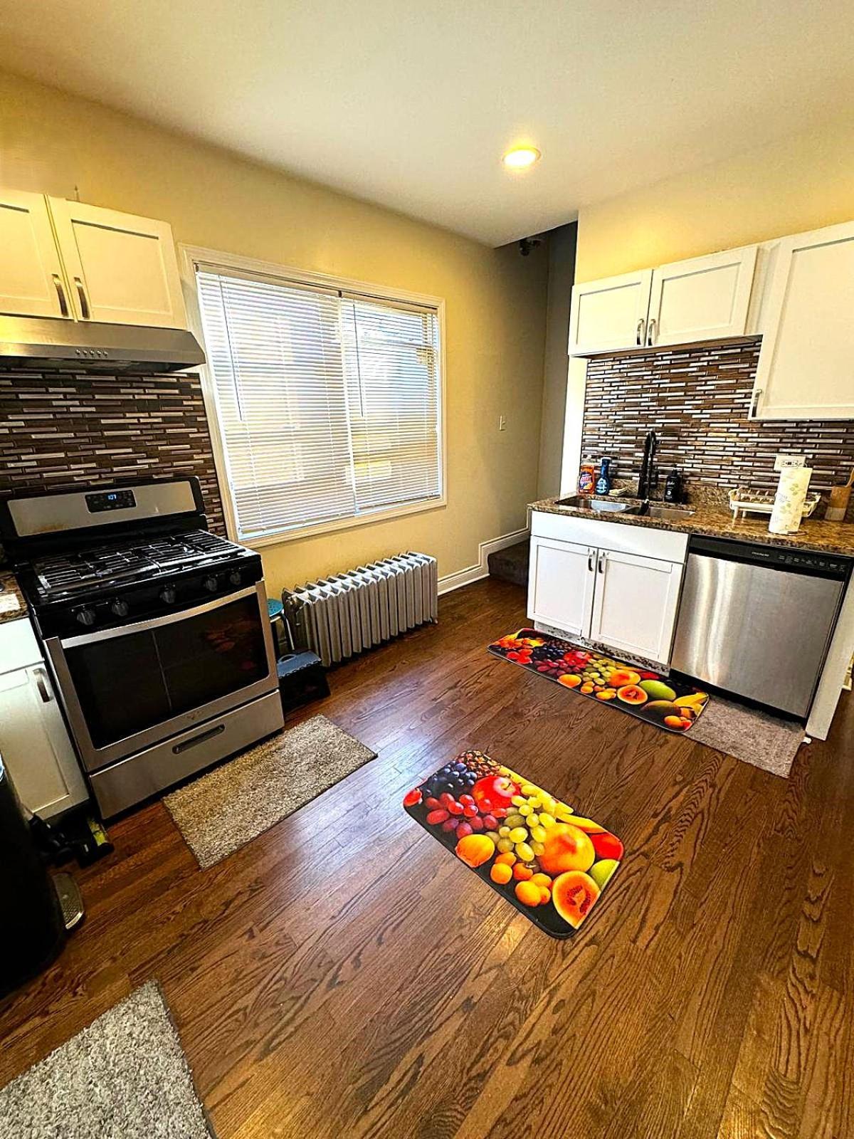 Fully Equipped Cozy 4/5 Br Apartment Чикаго Екстериор снимка